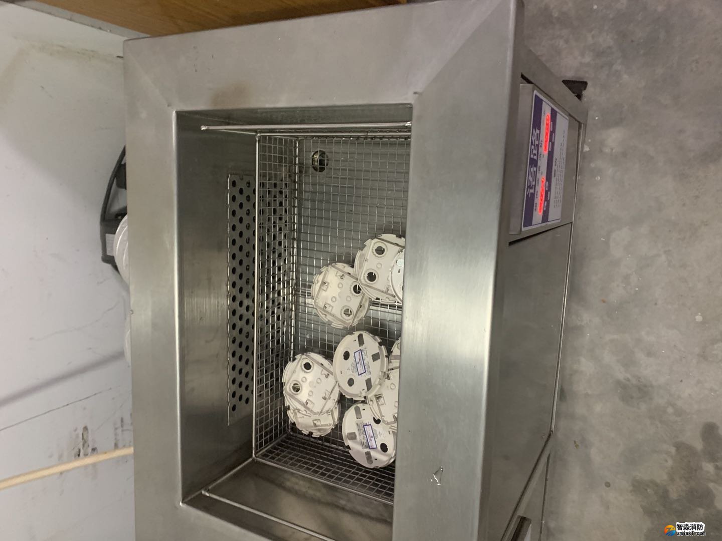 煙感報(bào)警器每隔一段時間報(bào)警一次